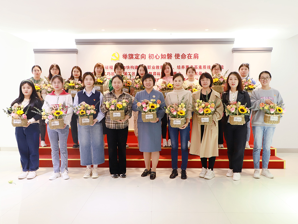 合影2.jpg 合影2.jpg